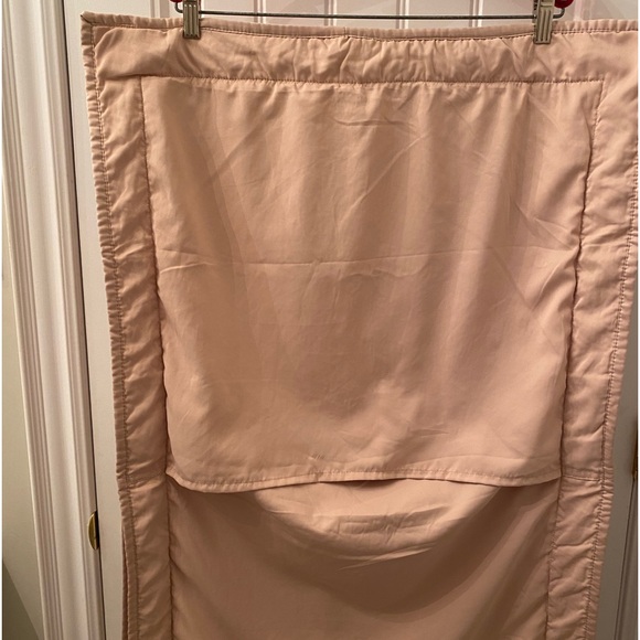 EUC KING SIZE PILLOW SHAMS WITH A ROSE COLOUR. QUILTED STITCHING - Picture 5 of 11